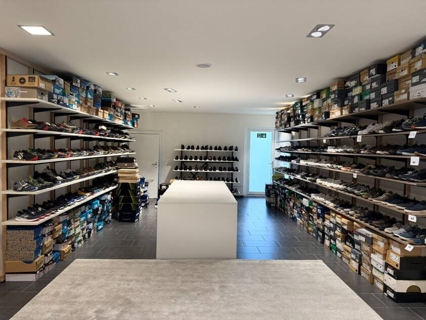 outlet_2.jpg outlet_2.jpg