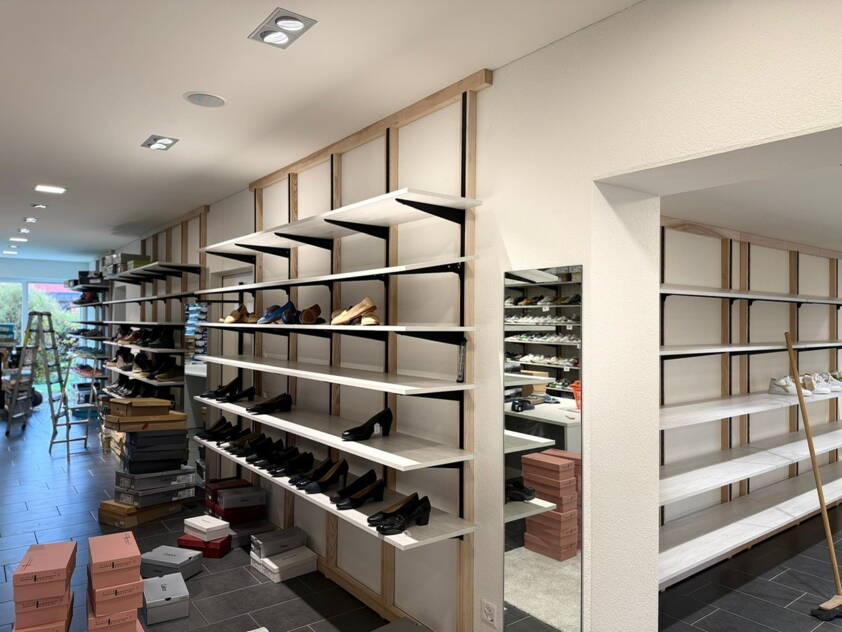 outlet_1.jpg outlet_1.jpg